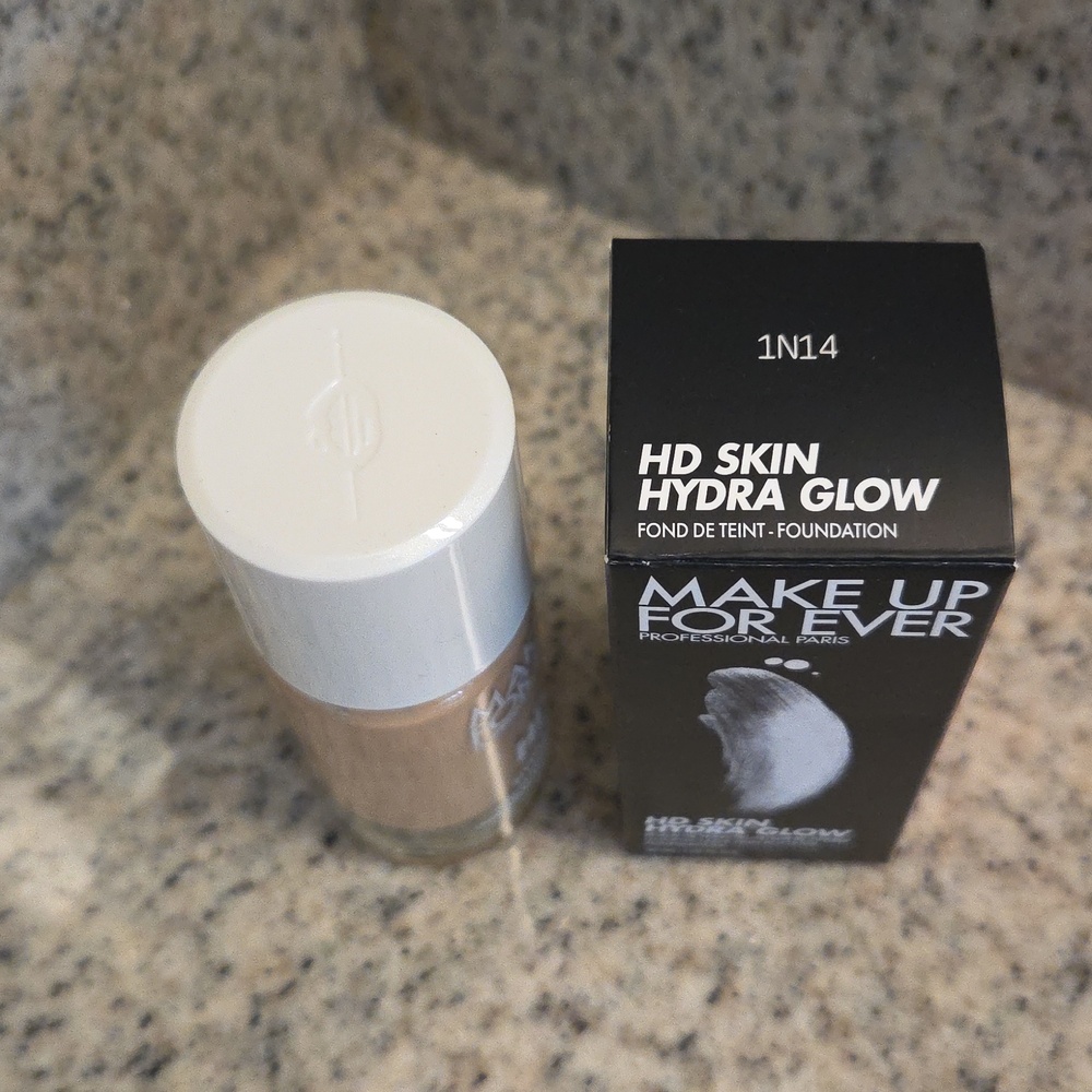 Makeup Forever HD Skin Hydra Glow Foundation in: 1N14-Beige - Picture 5 of 8